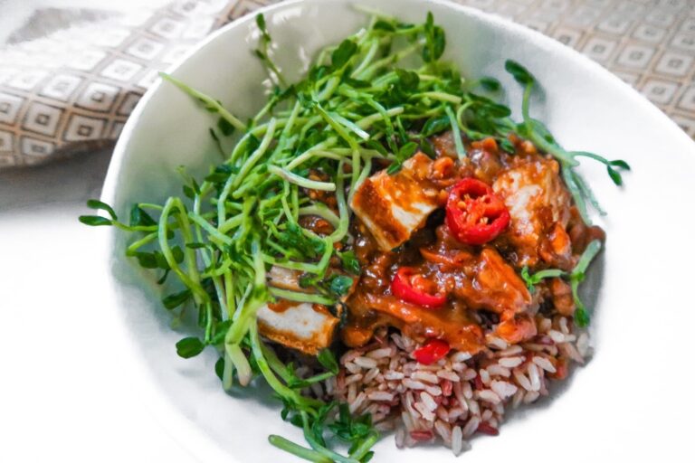 Spicy Peanut Sauce Tofu Bowl