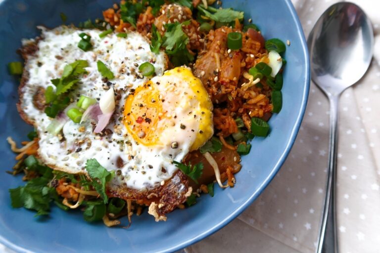 Easy One-Pot Kimchi Rice with Juicy Chicken Thighs