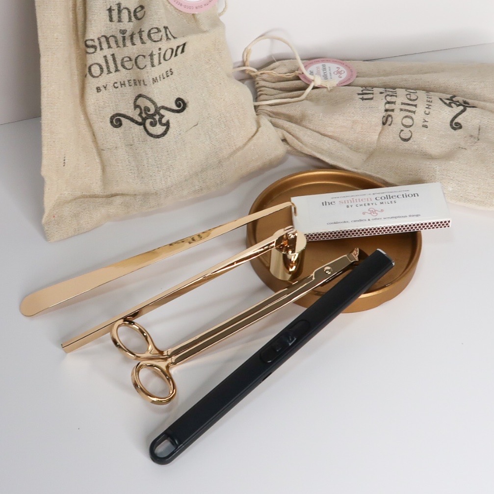 Level up your candle enjoyment with this elegant candle accessory kit in gold. It includes a wick trimmer, wick snuffer, wick dipper, a black rechargeable USB lighter and a box of long matchsticks. Comes in a reusable jute bag.